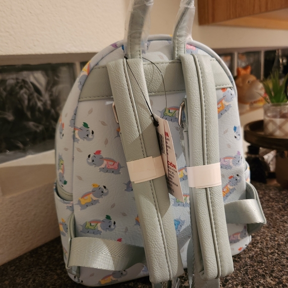 DUMBO Disney Loungefly Bag - Picture 3 of 5